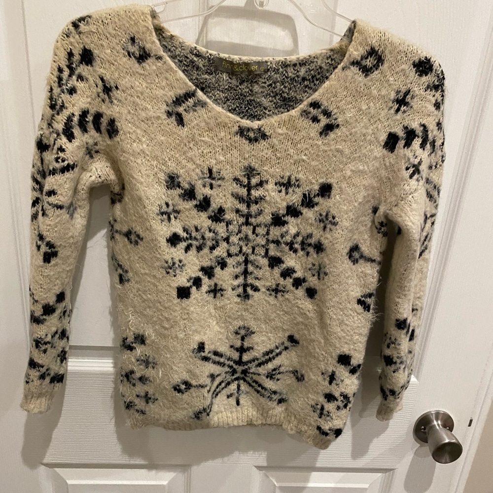 finn & clover Cream and Black Sweater